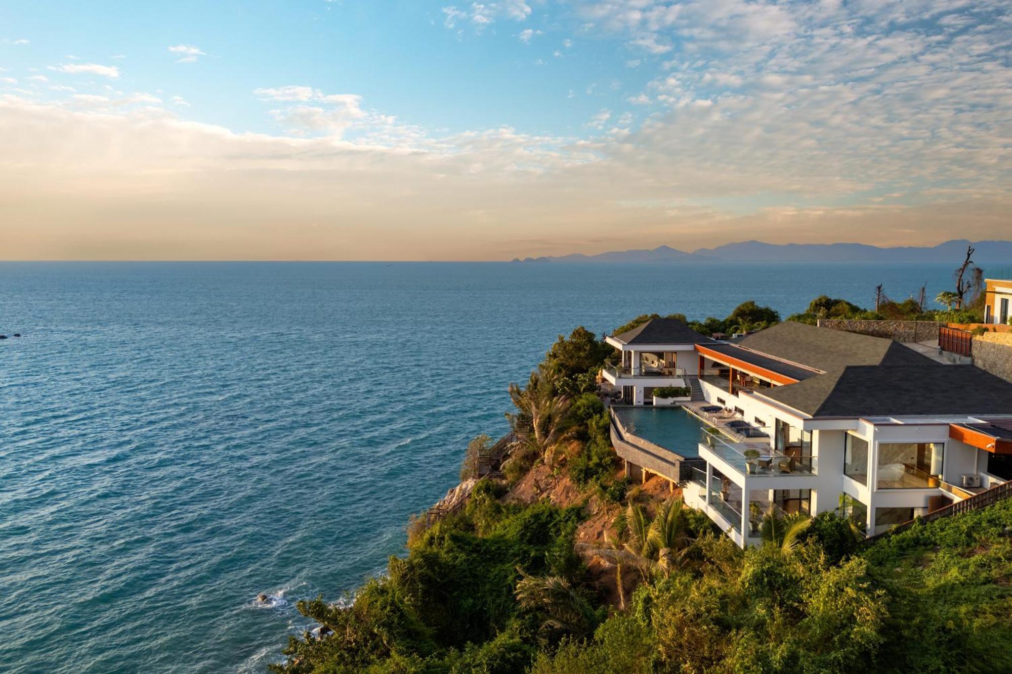 Villa Agara-5 Bedroom Cliffside Ocean Front Ko Samui